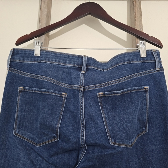 ⭐️40% Off⭐️ Old Navy Mid-Rise Power Straight Jeans - Picture 8 of 16